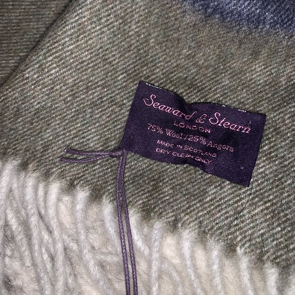 Seaward and Stearn London Scarf - Picture 4 of 4